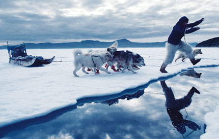 arctic-inuit-hunter-jumps-sea-ice-gap